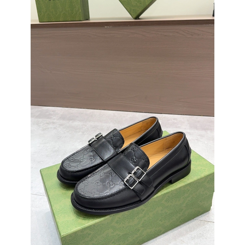 G*u*i leather shoes